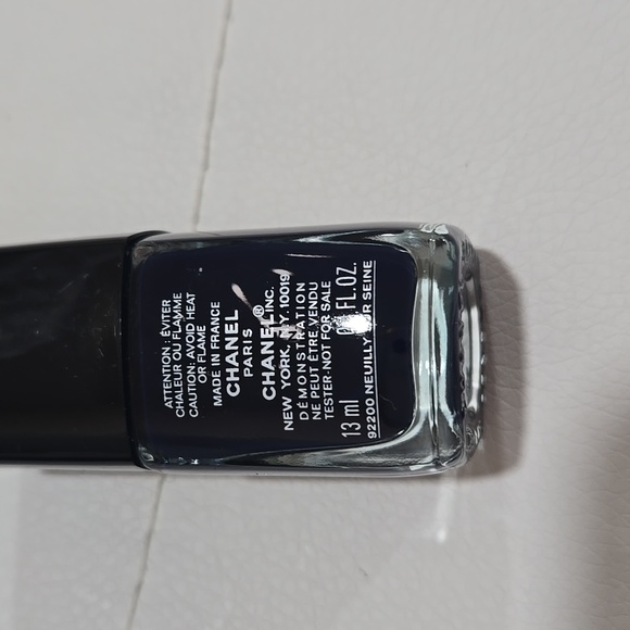 NEW! CHANEL Le Vernis Nail Polish in FUGUEUSE! - Picture 3 of 3
